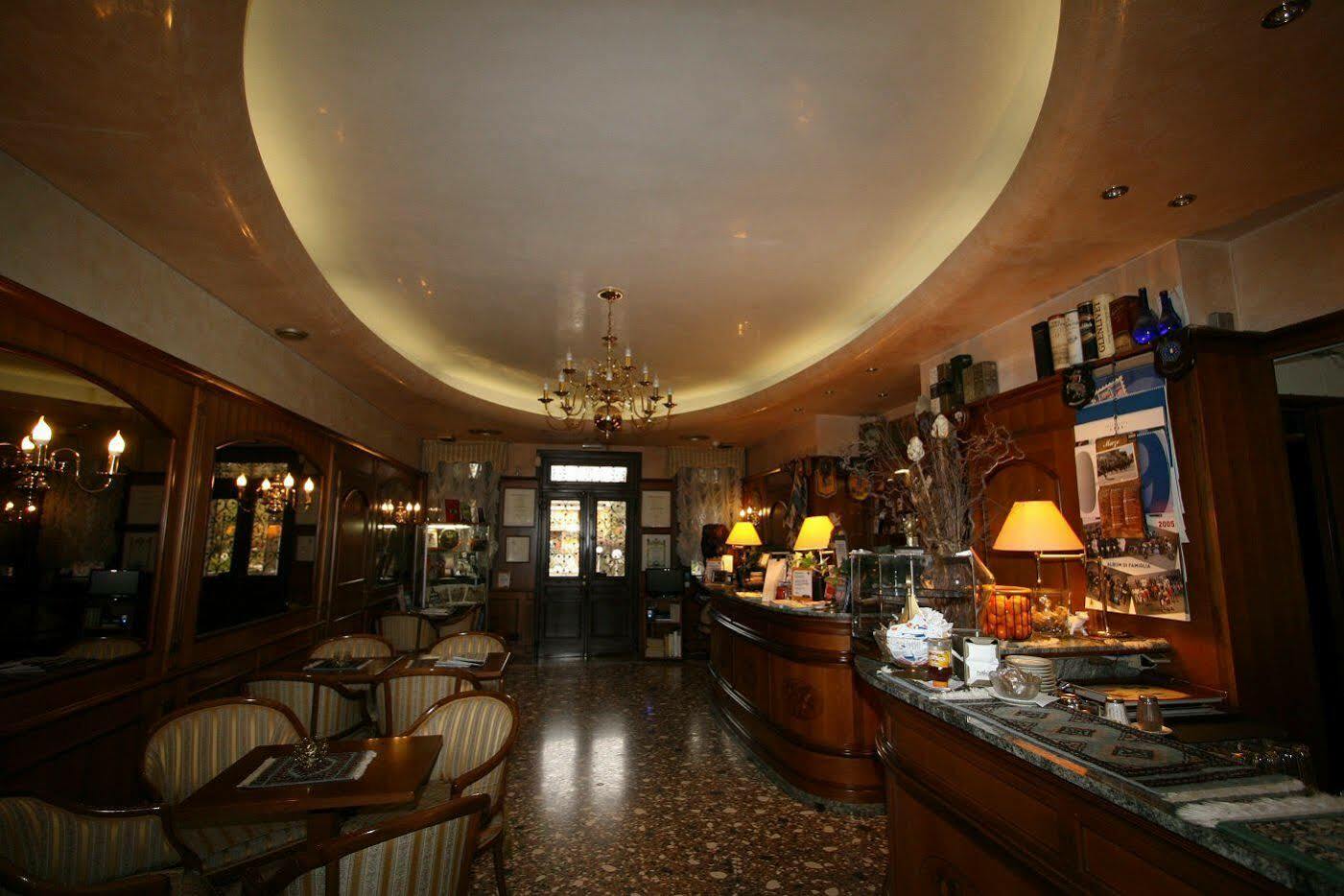 Albergo Ristorante Leon D'Oro Noventa di Piave Buitenkant foto